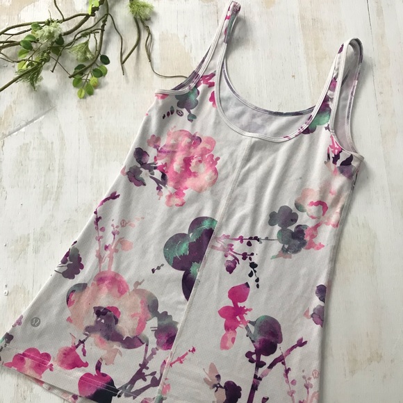 Lululemon Daily Tank in Blurred Blossoms Size 4 - Picture 4 of 7